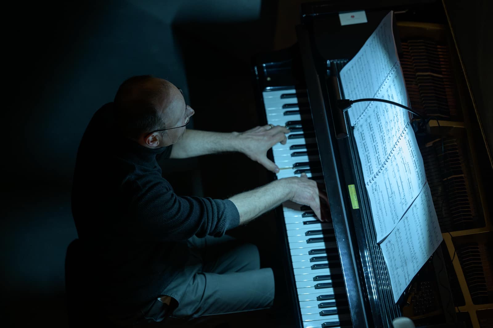 Fabian Dobler am Klavier